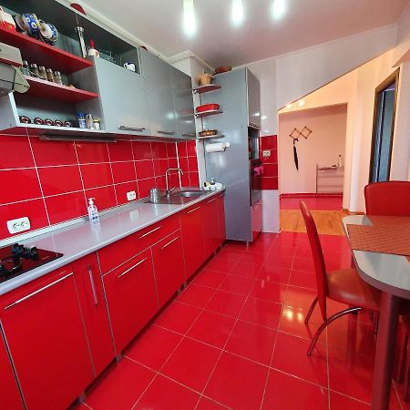 Crema Apartaments Плоещ Екстериор снимка
