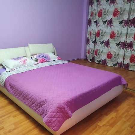 Crema Apartaments Плоещ Екстериор снимка