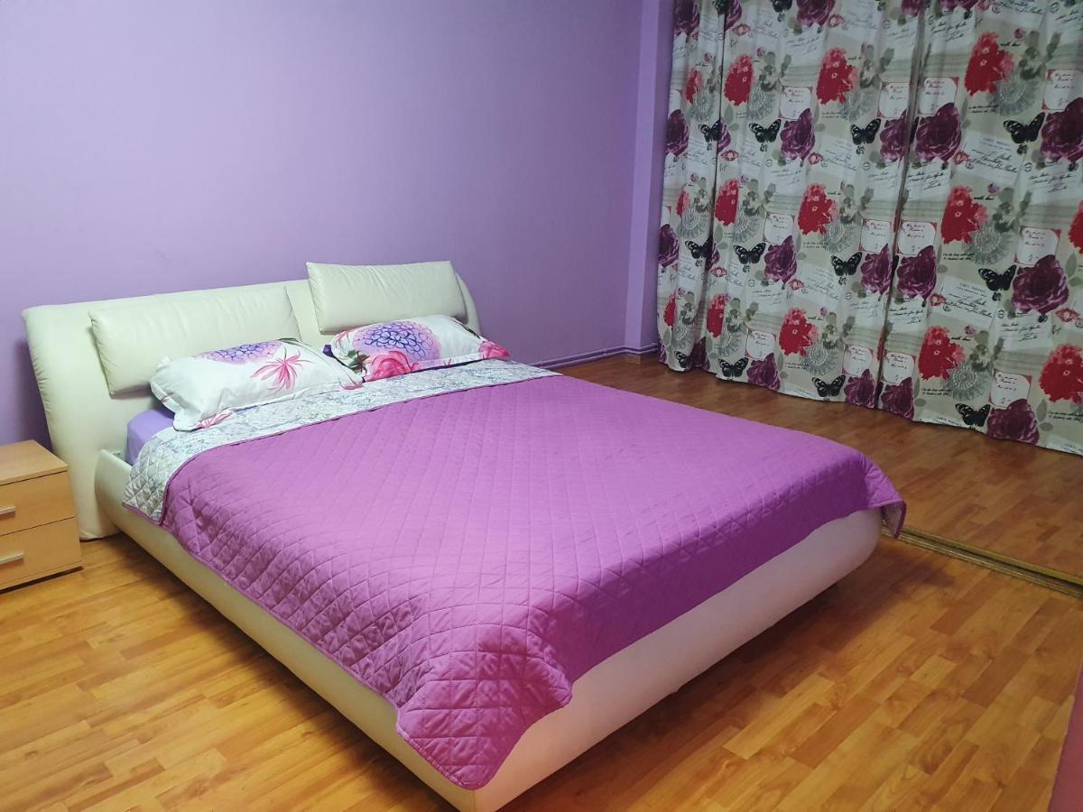 Crema Apartaments Плоещ Екстериор снимка