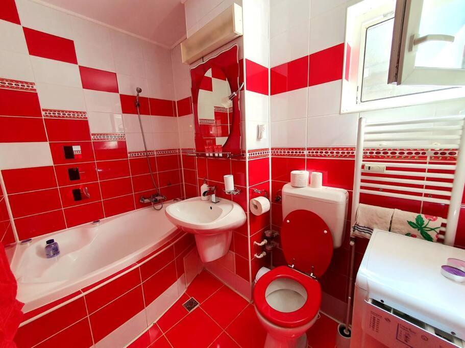 Crema Apartaments Плоещ Екстериор снимка