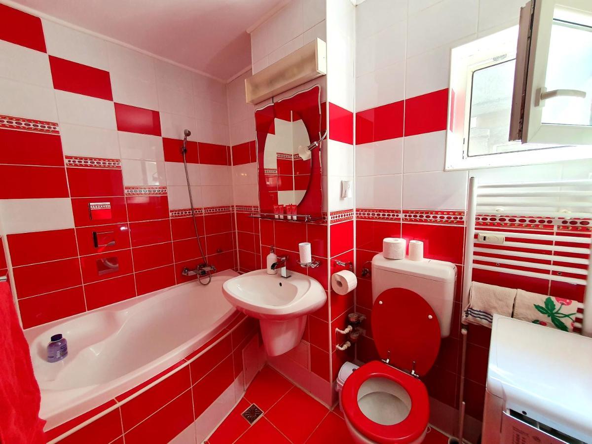 Crema Apartaments Плоещ Екстериор снимка